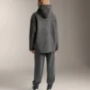 Übergroße Jacke aus Kunstlammfell mit Kapuze aus Kunstfell Übergroße Jacke aus Kunstlammfell mit Kapuze aus Kunstfell