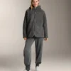 Übergroße Jacke aus Kunstlammfell mit Kapuze aus Kunstfell Übergroße Jacke aus Kunstlammfell mit Kapuze aus Kunstfell