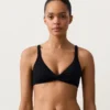 Bikini-Oberteil aus Piqué mit Bindeband im Nacken Bikini-Oberteil aus Piqué mit Bindeband im Nacken