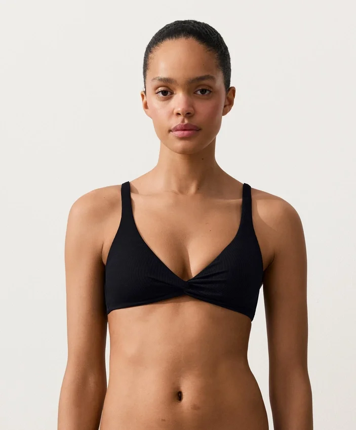 Bikini-Oberteil aus Piqué mit Bindeband im Nacken Bikini-Oberteil aus Piqué mit Bindeband im Nacken