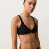 Bikini-Oberteil aus Piqué mit Bindeband im Nacken Bikini-Oberteil aus Piqué mit Bindeband im Nacken