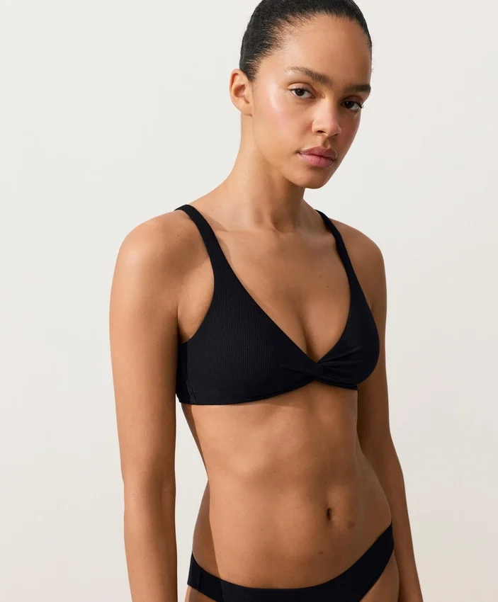 Bikini-Oberteil aus Piqué mit Bindeband im Nacken Bikini-Oberteil aus Piqué mit Bindeband im Nacken