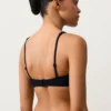 Bikini-Oberteil aus Piqué mit Bindeband im Nacken Bikini-Oberteil aus Piqué mit Bindeband im Nacken