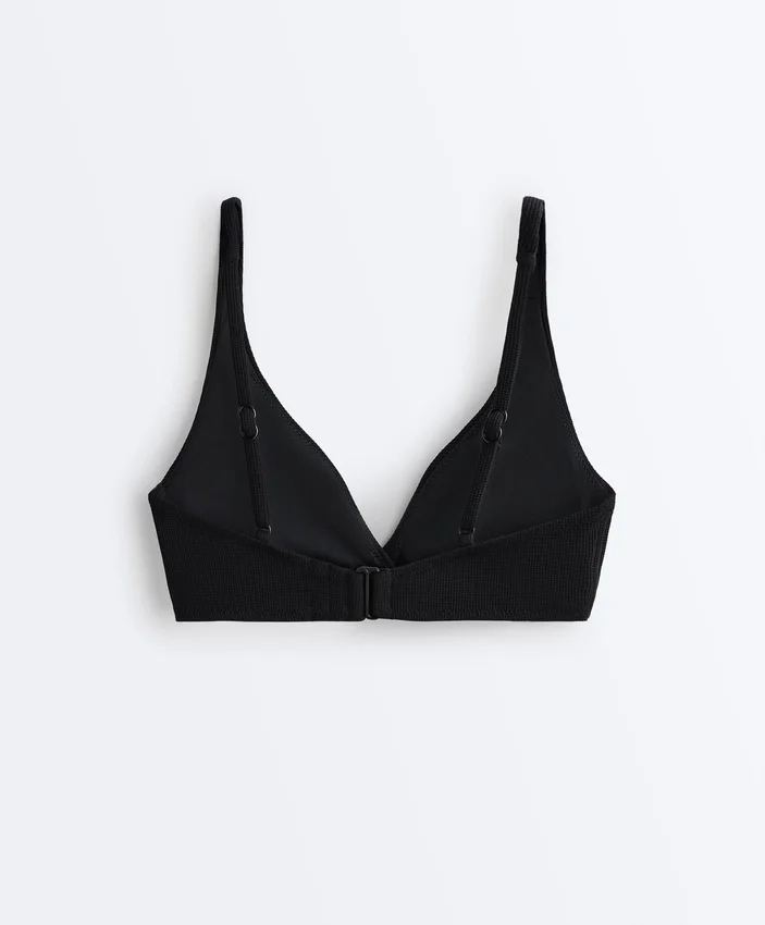 Bikini-Oberteil aus Piqué mit Bindeband im Nacken Bikini-Oberteil aus Piqué mit Bindeband im Nacken