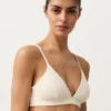 Bikini-Oberteil im Triangel-Schnitt mit Häkelstruktur und Bubble-Textur