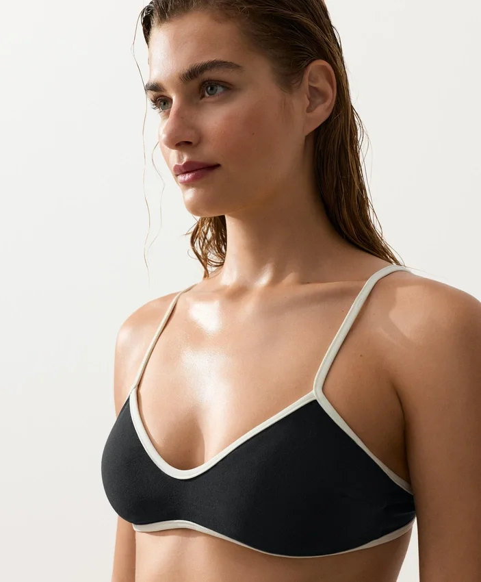 Bikini-Oberteil mit Kontrastbesatz Bikini-Oberteil mit Kontrastbesatz