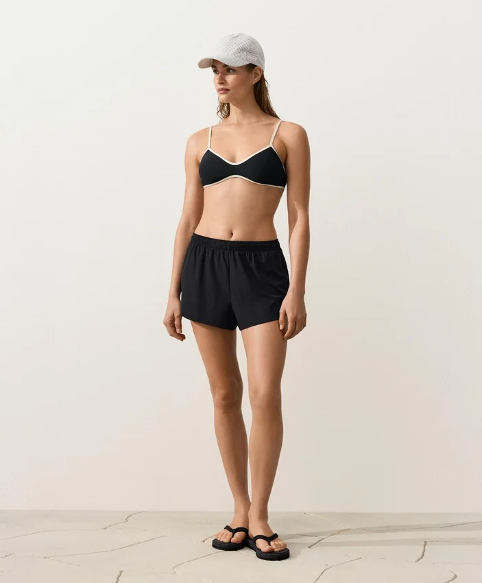 Bikini-Oberteil mit Kontrastbesatz Bikini-Oberteil mit Kontrastbesatz