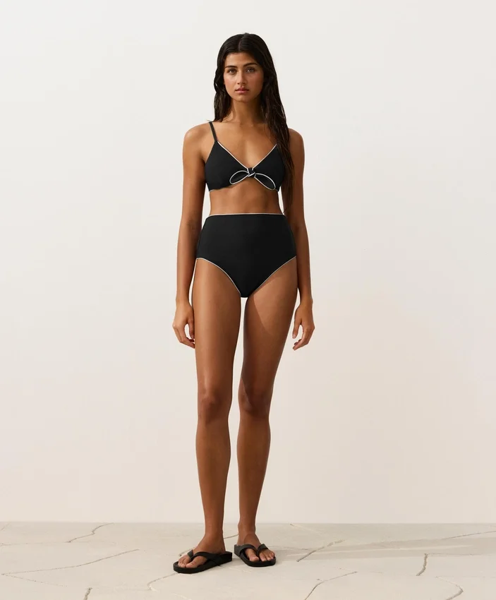 Bikinis mit hoher Taille und Paspelierung Bikinis mit hoher Taille und Paspelierung