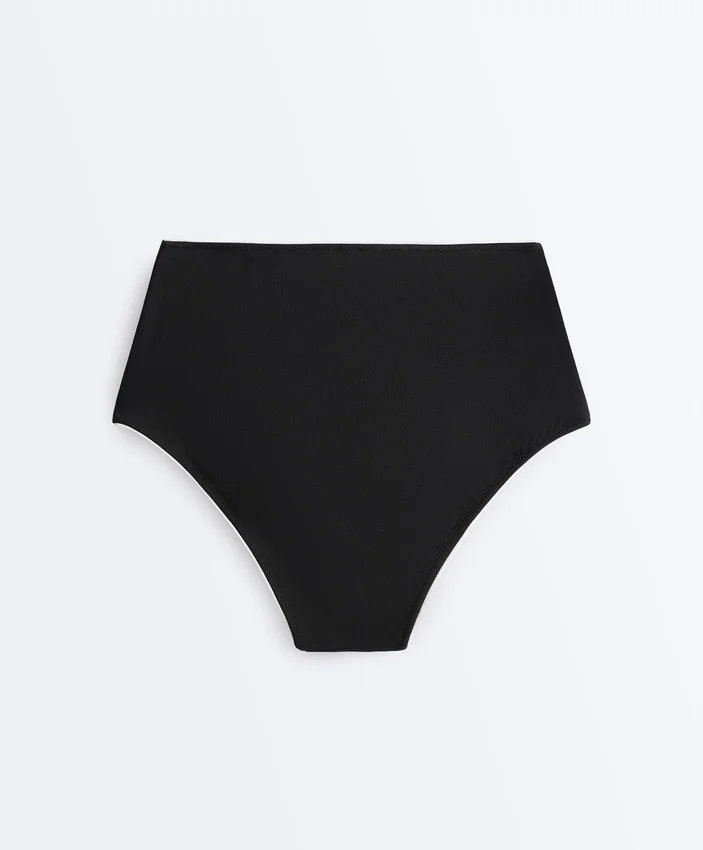 Bikinis mit hoher Taille und Paspelierung Bikinis mit hoher Taille und Paspelierung