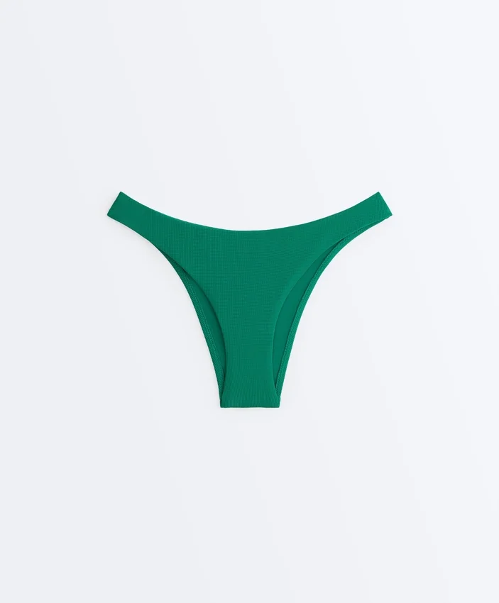 Bikinis mit mittlerer Bedeckung und U-Ausschnitt aus Piqué Bikinis mit mittlerer Bedeckung und U-Ausschnitt aus Piqué
