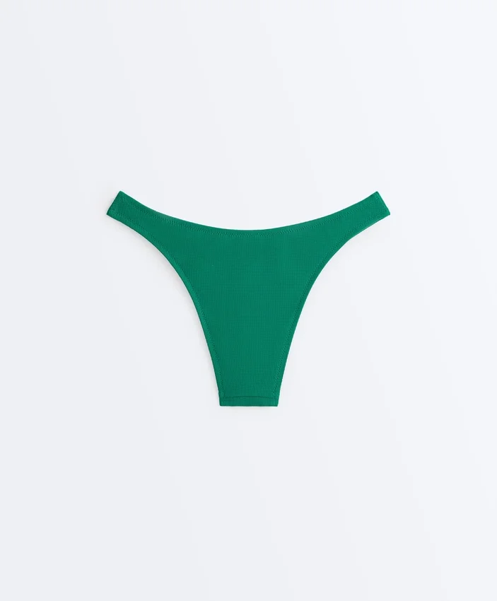 Bikinis mit mittlerer Bedeckung und U-Ausschnitt aus Piqué Bikinis mit mittlerer Bedeckung und U-Ausschnitt aus Piqué