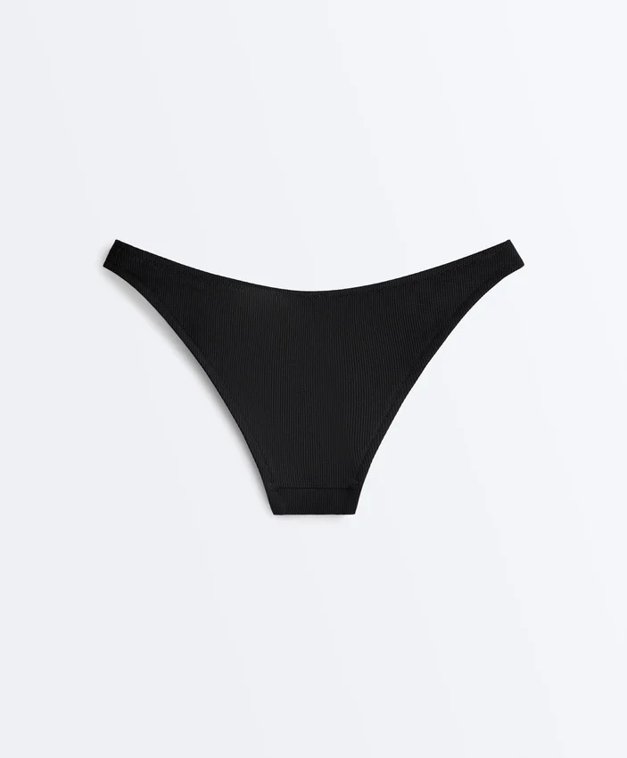 Bikinis mit mittlerer Bedeckung und U-Ausschnitt aus Piqué Bikinis mit mittlerer Bedeckung und U-Ausschnitt aus Piqué