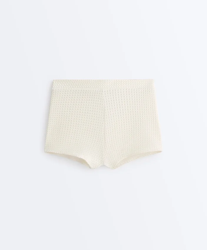 Bikinis-Shorts mit hoher Taille aus Häkelstoff mit Noppen-Struktur Bikinis-Shorts mit hoher Taille aus Häkelstoff mit Noppen-Struktur