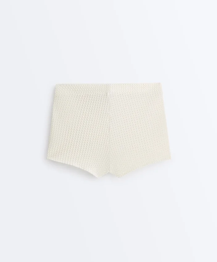 Bikinis-Shorts mit hoher Taille aus Häkelstoff mit Noppen-Struktur Bikinis-Shorts mit hoher Taille aus Häkelstoff mit Noppen-Struktur