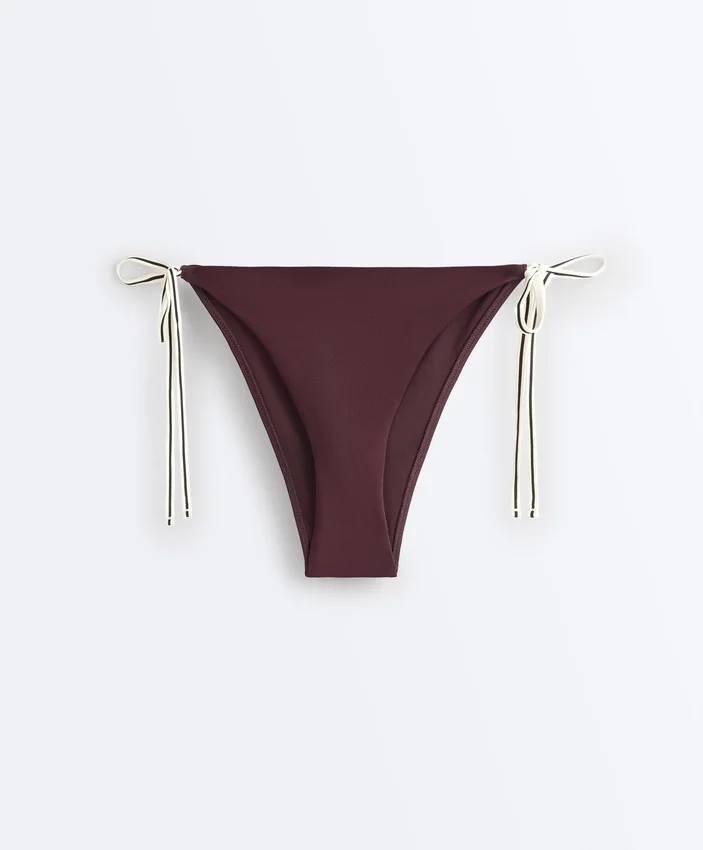 Bikinis-Slip mit Bindebändern und mittlerer Bedeckung Bikinis-Slip mit Bindebändern und mittlerer Bedeckung