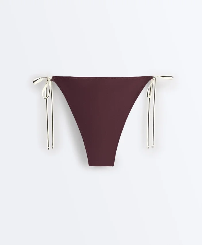 Bikinis-Slip mit Bindebändern und mittlerer Bedeckung Bikinis-Slip mit Bindebändern und mittlerer Bedeckung