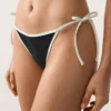 Bikinis-Slip mit mittlerer Bedeckung, Bindebändern und Kontrastbesatz