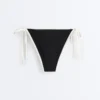 Bikinis-Slip mit mittlerer Bedeckung, Bindebändern und Kontrastbesatz