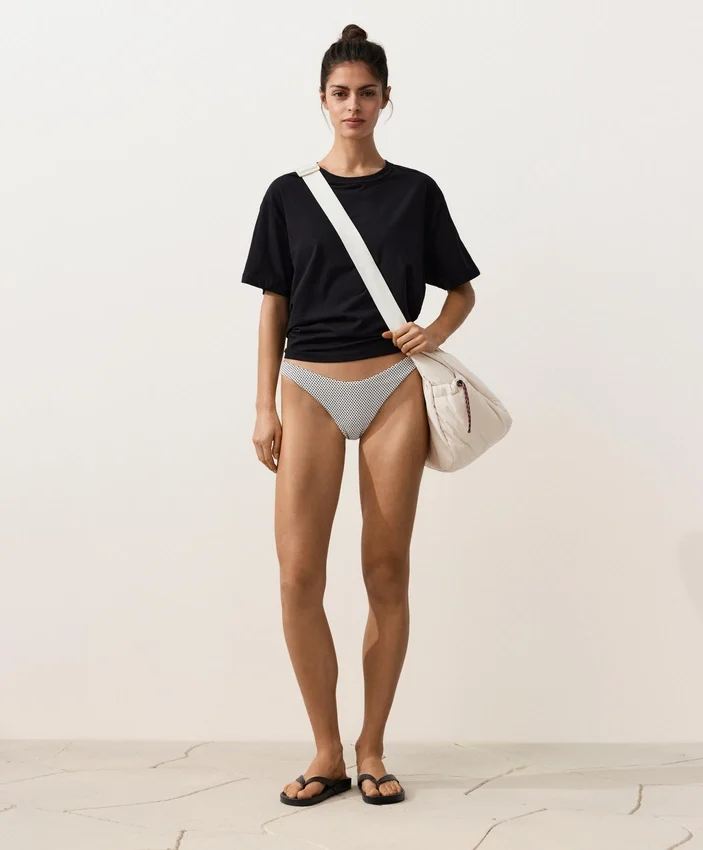 Bikinis-Slip mit mittlerer Bedeckung im U-Cut-Schnitt aus Jacquard mit Polka-Dot-Muster Bikinis-Slip mit mittlerer Bedeckung im U-Cut-Schnitt aus Jacquard mit Polka-Dot-Muster