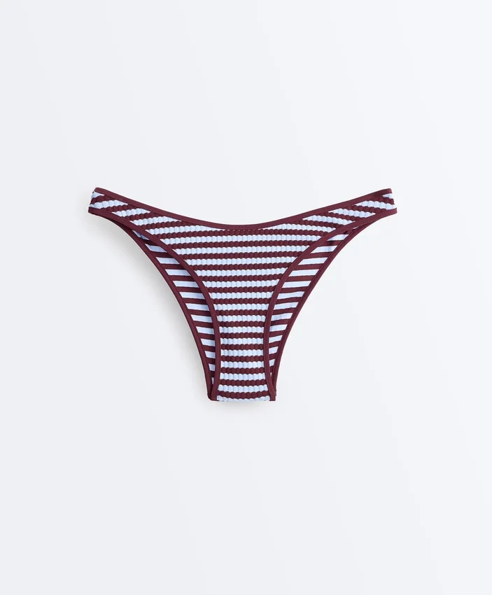 Bikinis-Slip mit mittlerer Bedeckung, strukturierten Streifen und U-Ausschnitt Bikinis-Slip mit mittlerer Bedeckung, strukturierten Streifen und U-Ausschnitt