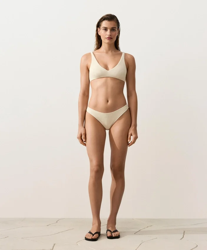 Bikinis-Slip mit mittlerer Bedeckung, U-Ausschnitt und Crinkle-Stoff Bikinis-Slip mit mittlerer Bedeckung, U-Ausschnitt und Crinkle-Stoff