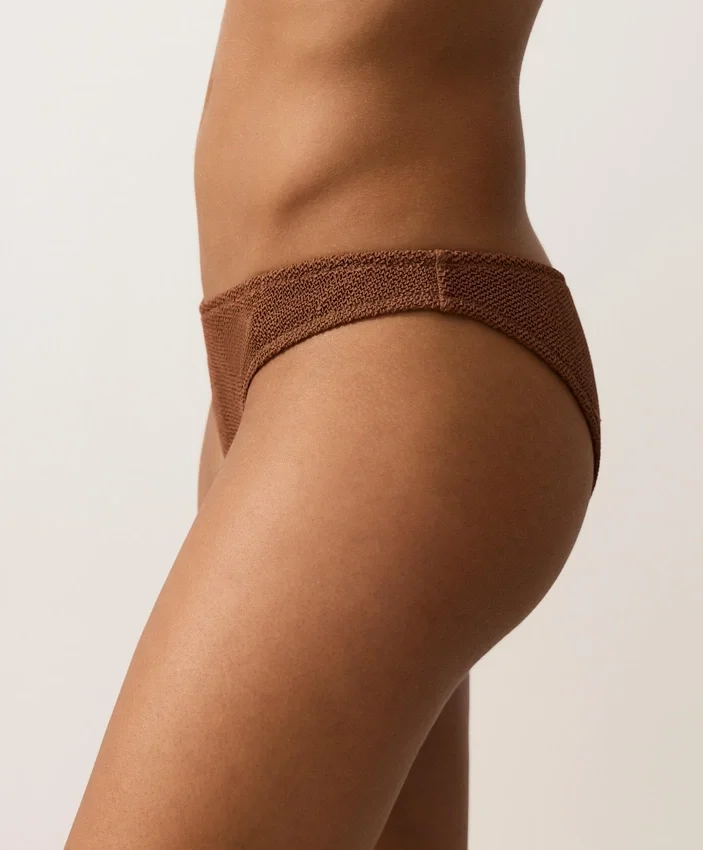 Bikinis-Slip mit mittlerer Bedeckung, U-Ausschnitt und Crinkle-Stoff Bikinis-Slip mit mittlerer Bedeckung, U-Ausschnitt und Crinkle-Stoff