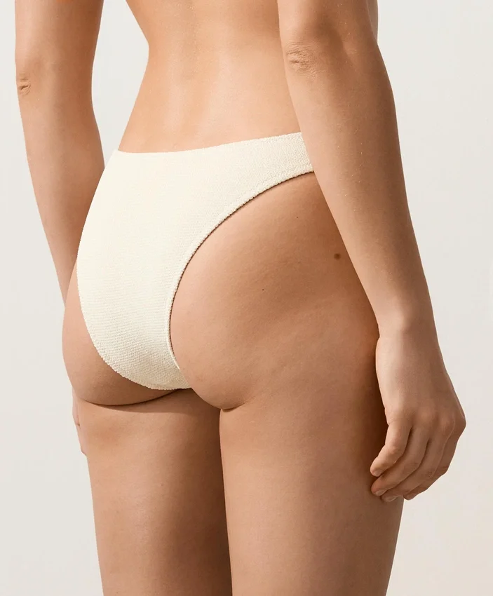 Bikinis-Slip mit mittlerer Bedeckung, U-Ausschnitt und Crinkle-Stoff Bikinis-Slip mit mittlerer Bedeckung, U-Ausschnitt und Crinkle-Stoff