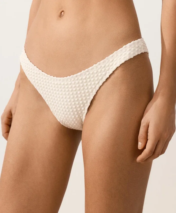 Bikinis-Slip mit mittlerer Bedeckung, U-Ausschnitt und Häkelstoff mit Bubble-Struktur Bikinis-Slip mit mittlerer Bedeckung, U-Ausschnitt und Häkelstoff mit Bubble-Struktur