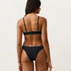 Bikinis-Slip mit mittlerer Bedeckung, U-Ausschnitt und Paspelierung Bikinis-Slip mit mittlerer Bedeckung, U-Ausschnitt und Paspelierung