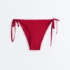 Bikinis-Slip mit mittlerer Bedeckung und Bindebändern Bikinis-Slip mit mittlerer Bedeckung und Bindebändern
