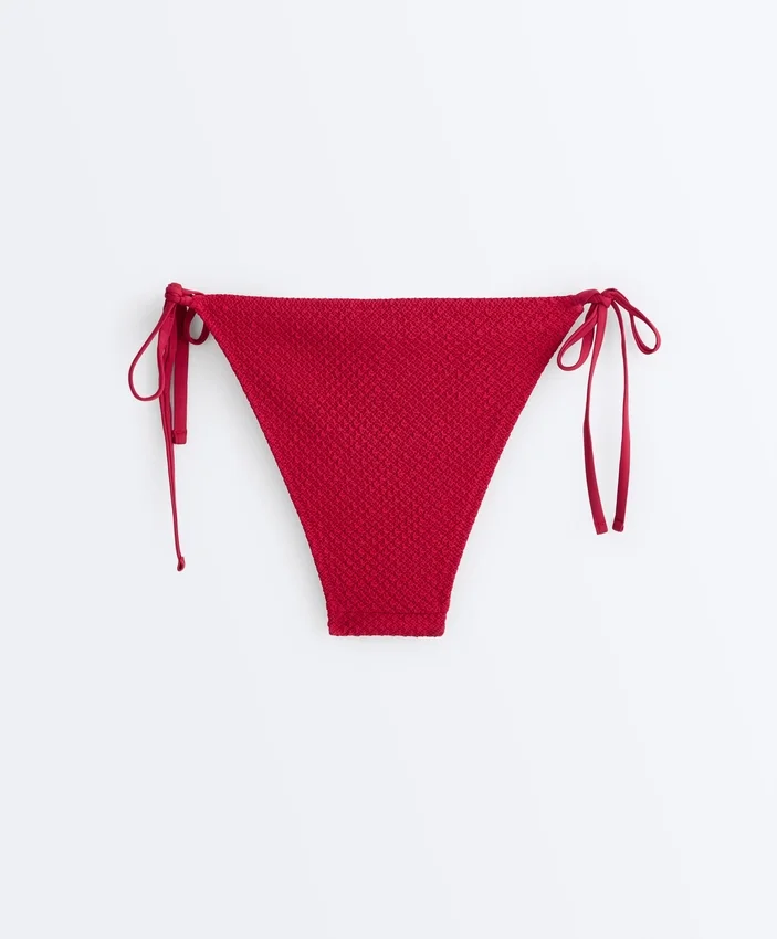 Bikinis-Slip mit mittlerer Bedeckung und Bindebändern Bikinis-Slip mit mittlerer Bedeckung und Bindebändern