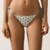 Bikinis-Slip mit mittlerer Bedeckung und seitlichen Bändern aus Häkelstoff mit Wellenmuster Bikinis-Slip mit mittlerer Bedeckung und seitlichen Bändern aus Häkelstoff mit Wellenmuster