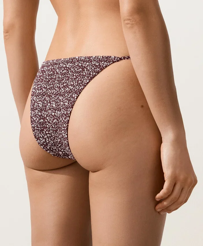Bikinis-Slip mit mittlerer Bedeckung und Smok-Bindebändern Bikinis-Slip mit mittlerer Bedeckung und Smok-Bindebändern