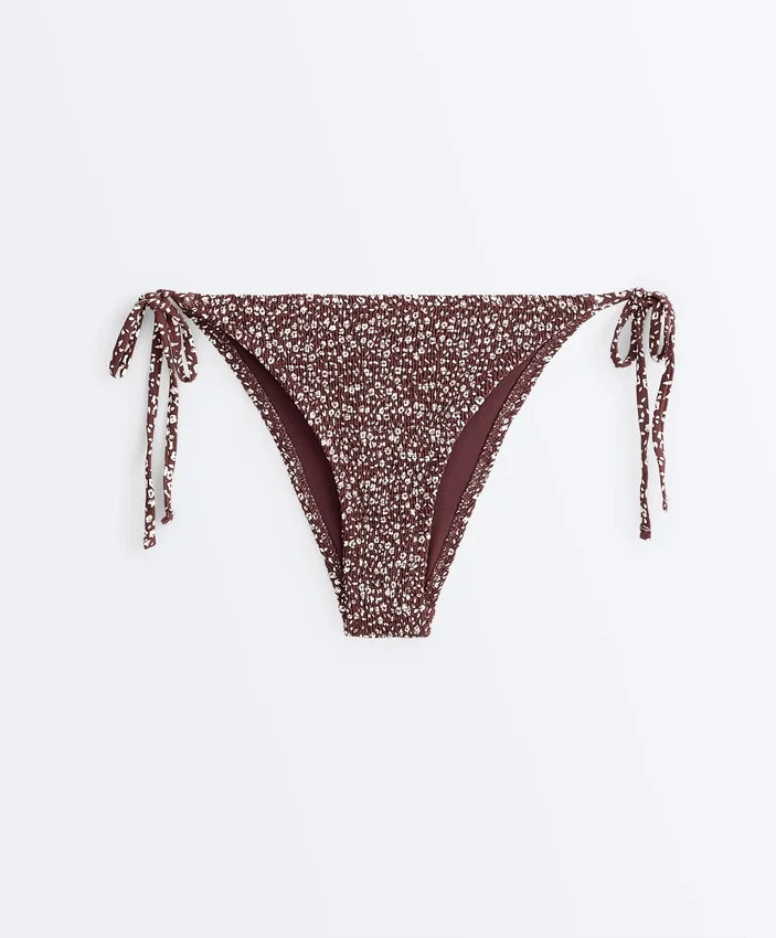 Bikinis-Slip mit mittlerer Bedeckung und Smok-Bindebändern Bikinis-Slip mit mittlerer Bedeckung und Smok-Bindebändern