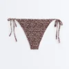 Bikinis-Slip mit mittlerer Bedeckung und Smok-Bindebändern Bikinis-Slip mit mittlerer Bedeckung und Smok-Bindebändern