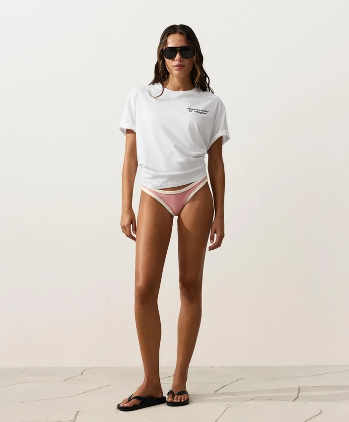 Bikinis-Slip mit U-Ausschnitt, mittlerer Bedeckung und Kontrastbesatz Bikinis-Slip mit U-Ausschnitt, mittlerer Bedeckung und Kontrastbesatz