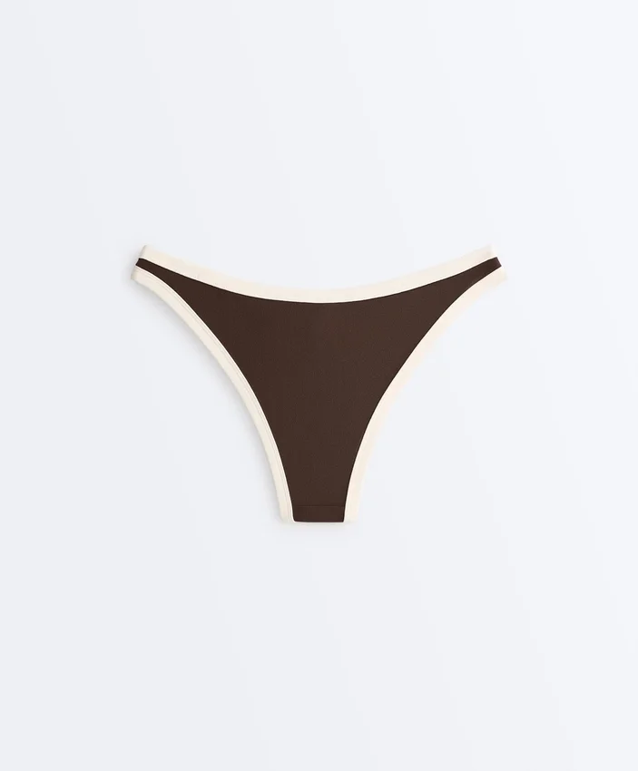 Bikinis-Slip mit U-Ausschnitt, mittlerer Bedeckung und Kontrastbesatz Bikinis-Slip mit U-Ausschnitt, mittlerer Bedeckung und Kontrastbesatz