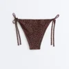 Bikinis-Slips mit mittlerer Bedeckung und Bindebändern im Leopardenmuster Bikinis-Slips mit mittlerer Bedeckung und Bindebändern im Leopardenmuster