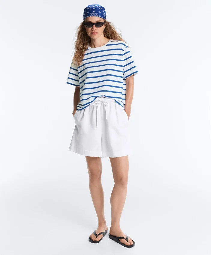 Boxy-T-Shirt aus Baumwollmischung mit kurzen Ärmeln Boxy-T-Shirt aus Baumwollmischung mit kurzen Ärmeln