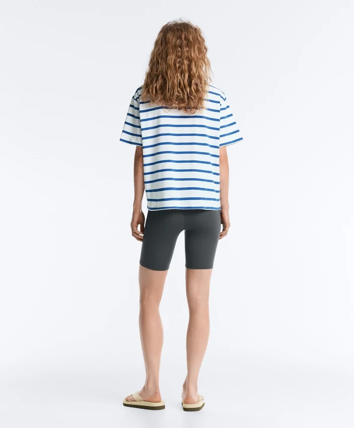 Boxy-T-Shirt aus Baumwollmischung mit kurzen Ärmeln Boxy-T-Shirt aus Baumwollmischung mit kurzen Ärmeln