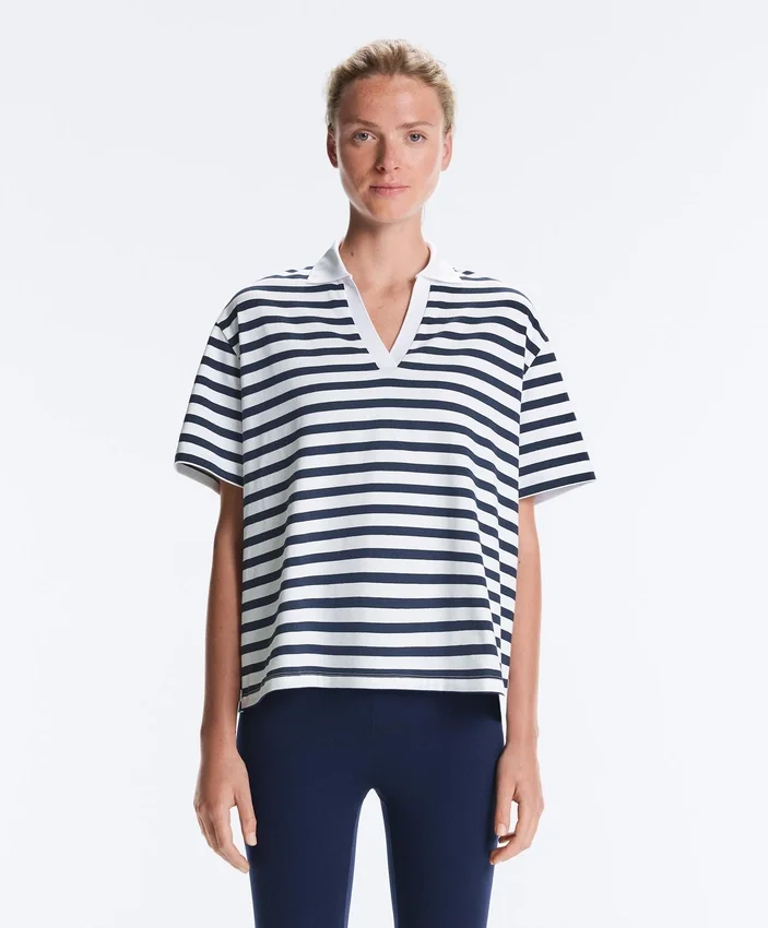 Boxy-T-Shirt aus Baumwollmischung mit kurzen Ärmeln und Rollkragen Boxy-T-Shirt aus Baumwollmischung mit kurzen Ärmeln und Rollkragen