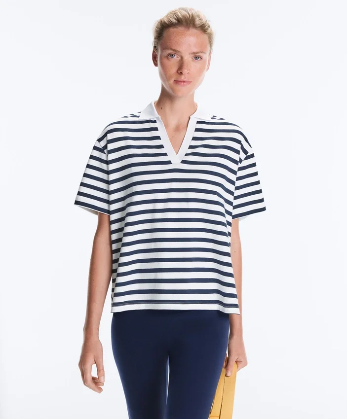 Boxy-T-Shirt aus Baumwollmischung mit kurzen Ärmeln und Rollkragen Boxy-T-Shirt aus Baumwollmischung mit kurzen Ärmeln und Rollkragen