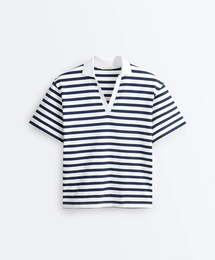 Boxy-T-Shirt aus Baumwollmischung mit kurzen Ärmeln und Rollkragen Boxy-T-Shirt aus Baumwollmischung mit kurzen Ärmeln und Rollkragen