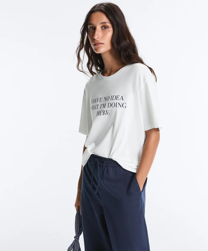 Boxy-T-Shirt aus Baumwollmischung mit kurzen Ärmeln und Slogan Boxy-T-Shirt aus Baumwollmischung mit kurzen Ärmeln und Slogan