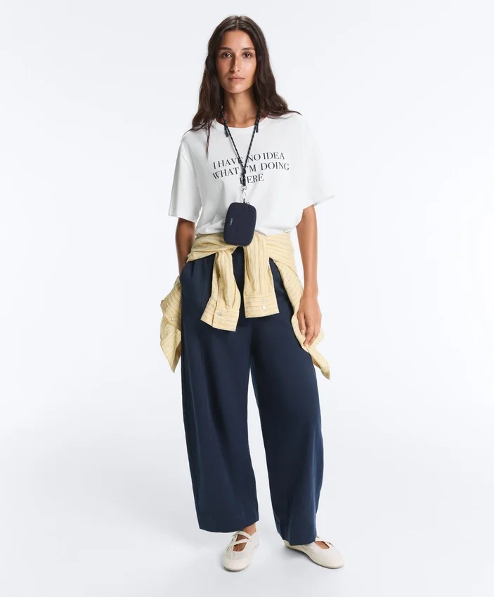 Boxy-T-Shirt aus Baumwollmischung mit kurzen Ärmeln und Slogan Boxy-T-Shirt aus Baumwollmischung mit kurzen Ärmeln und Slogan