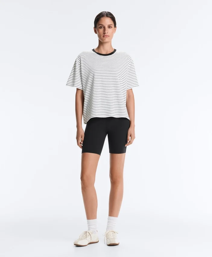 Boxy-T-Shirt aus Baumwollmischung mit kurzen Ärmeln und Streifenmuster Boxy-T-Shirt aus Baumwollmischung mit kurzen Ärmeln und Streifenmuster