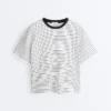 Boxy-T-Shirt aus Baumwollmischung mit kurzen Ärmeln und Streifenmuster Boxy-T-Shirt aus Baumwollmischung mit kurzen Ärmeln und Streifenmuster