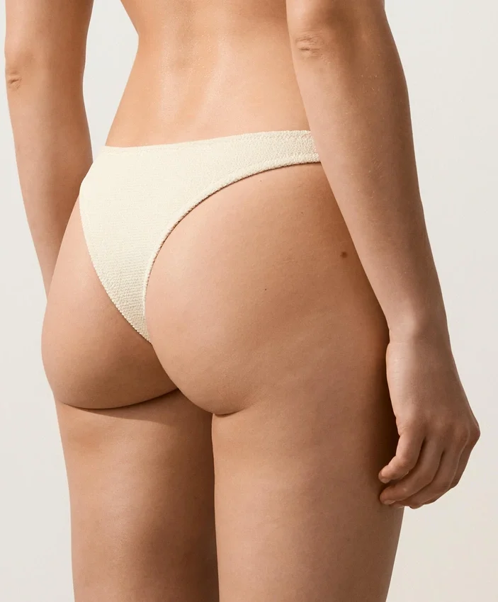 Brasilianischer Bikini-Slip mit U-Ausschnitt und Crinkle-Effekt Brasilianischer Bikini-Slip mit U-Ausschnitt und Crinkle-Effekt