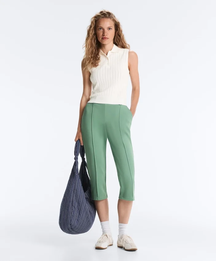 Capri-Hose aus Piqué mit Gürtelschlaufen aus Baumwolle Capri-Hose aus Piqué mit Gürtelschlaufen aus Baumwolle