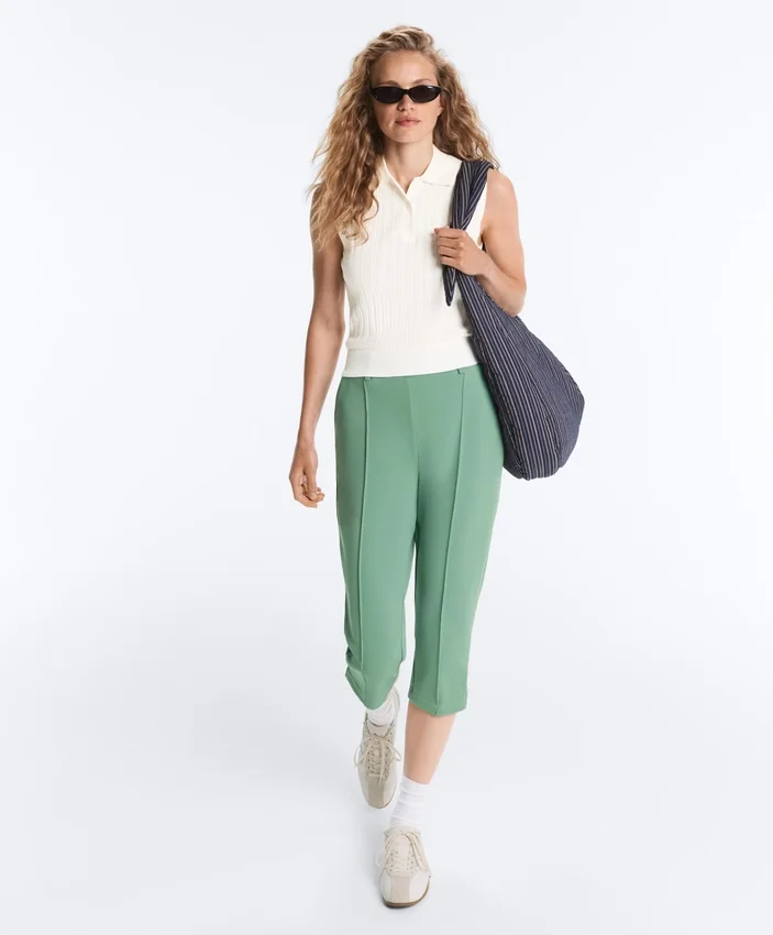Capri-Hose aus Piqué mit Gürtelschlaufen aus Baumwolle Capri-Hose aus Piqué mit Gürtelschlaufen aus Baumwolle